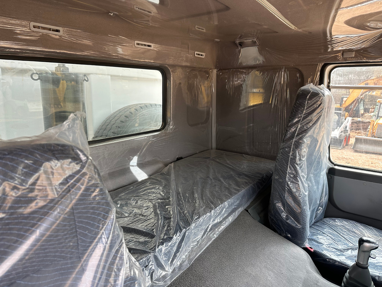 SINOTRUK HOWO 371hp 6x4 Dump truck - Tipper: picture 4 SINOTRUK HOWO 371hp 6x4 Dump truck - Tipper: picture 4