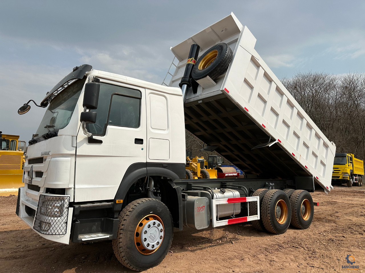 SINOTRUK HOWO Dump truck 371hp 6x4 - Tipper: picture 1 SINOTRUK HOWO Dump truck 371hp 6x4 - Tipper: picture 1