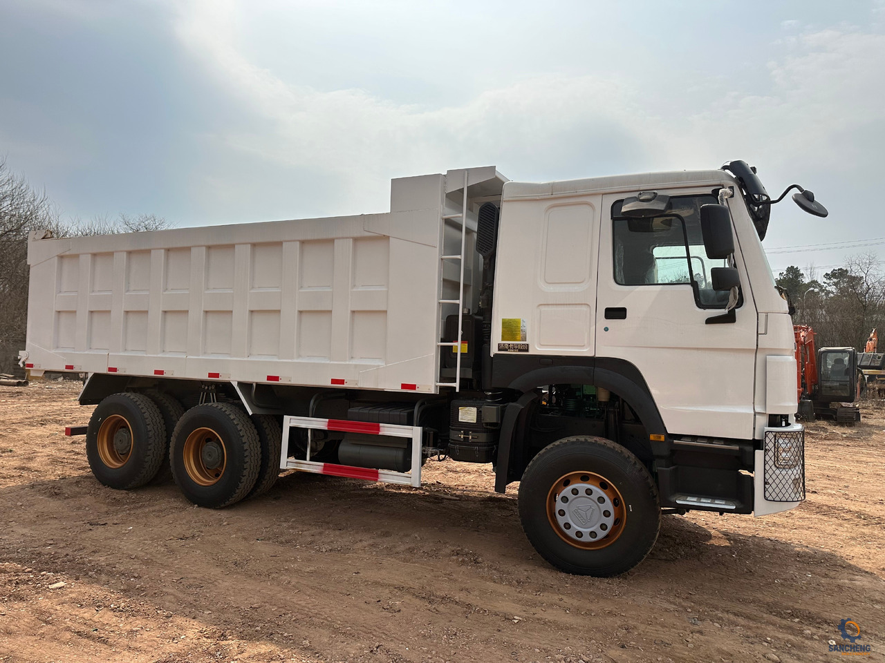 SINOTRUK HOWO Dump truck 371hp 6x4 - Tipper: picture 3 SINOTRUK HOWO Dump truck 371hp 6x4 - Tipper: picture 3