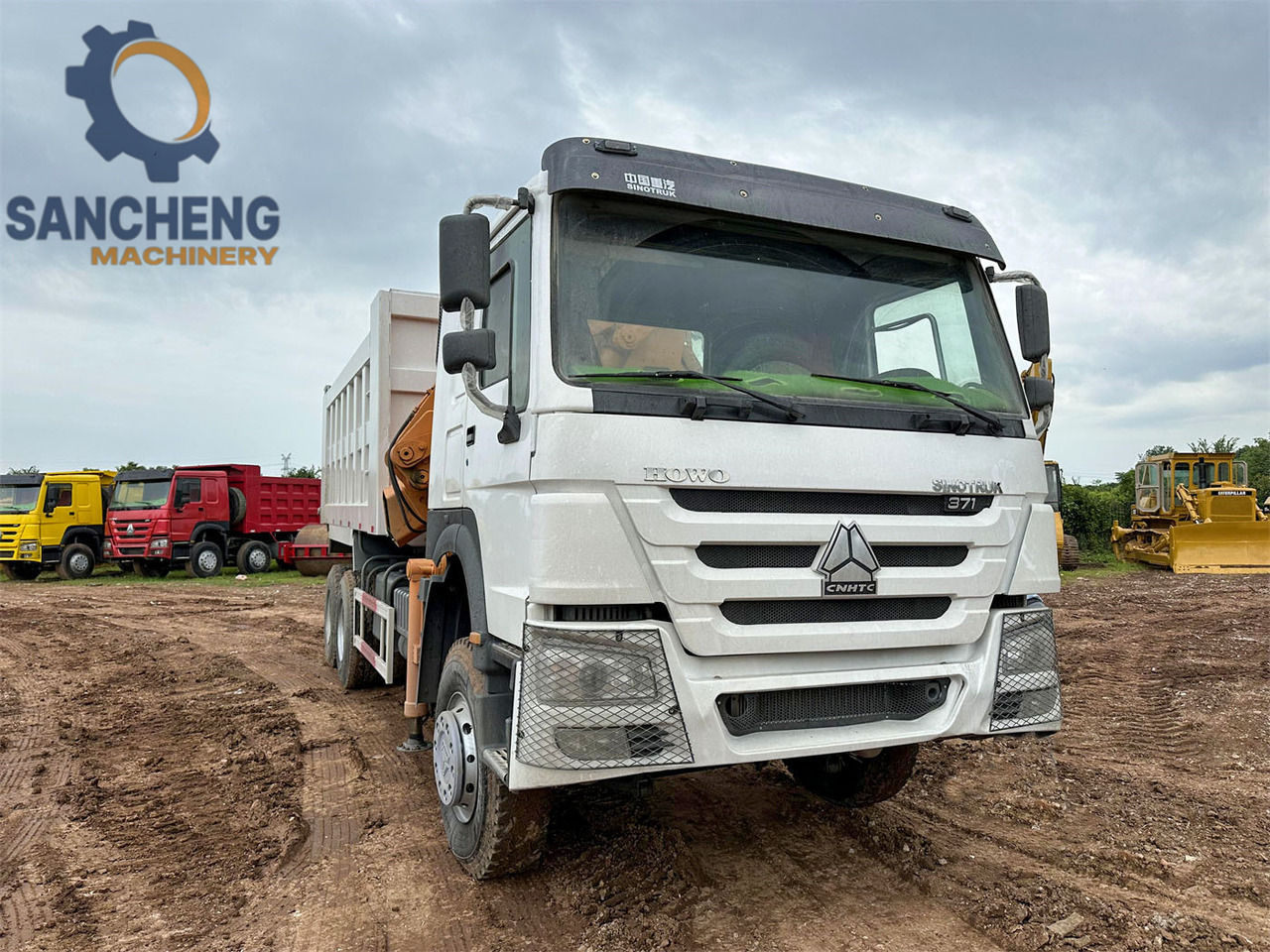 SINOTRUK Howo 371hp 6x4 crane truck - Crane truck: picture 3 SINOTRUK Howo 371hp 6x4 crane truck - Crane truck: picture 3