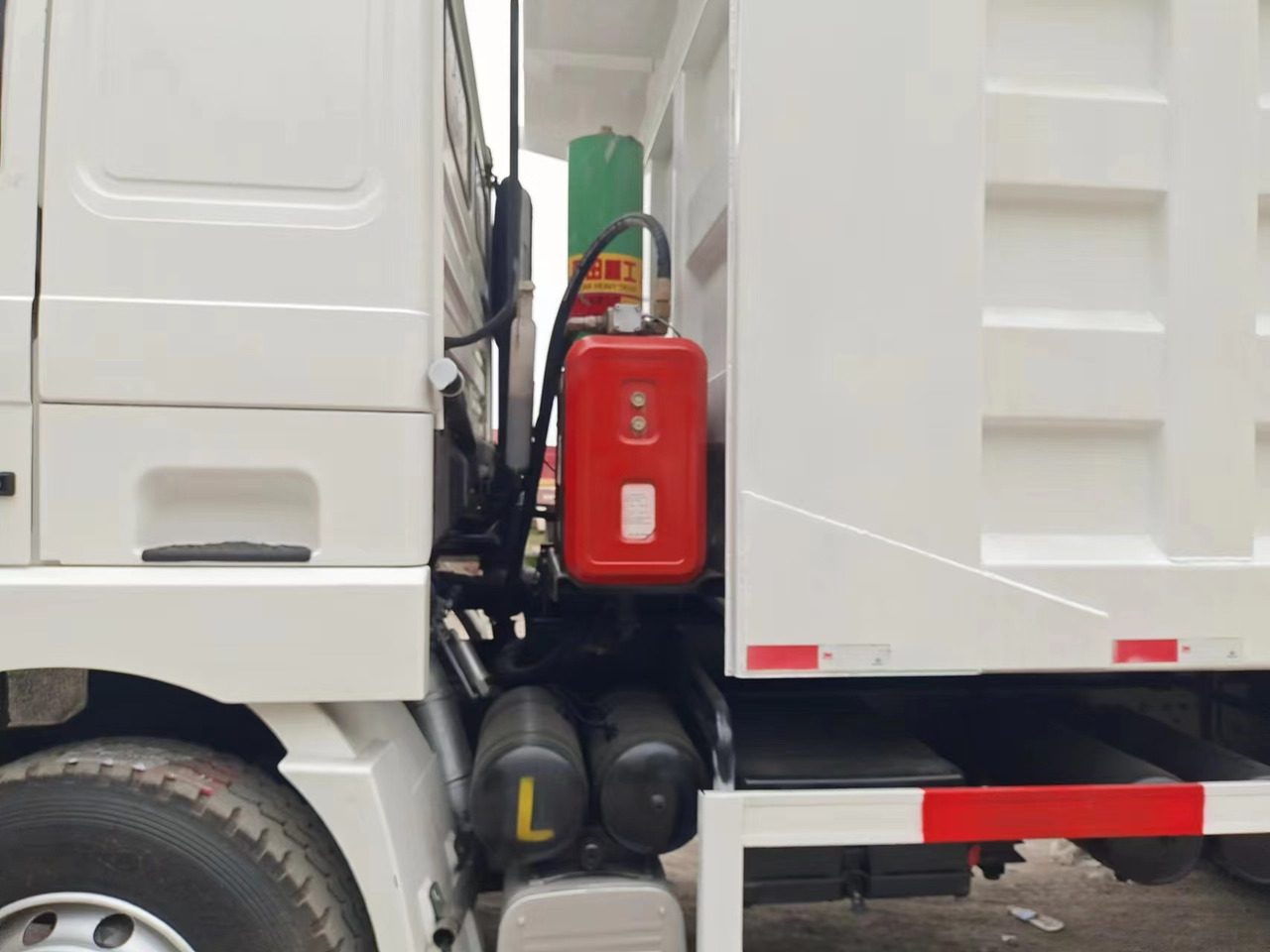 Shacman F3000 Dump Truck leasing Shacman F3000 Dump Truck: picture 8