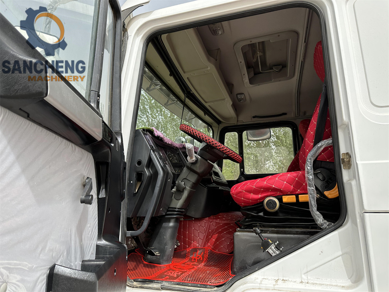 Tipper for transportation of heavy machinery Shacman F3000 Dump truck: picture 6