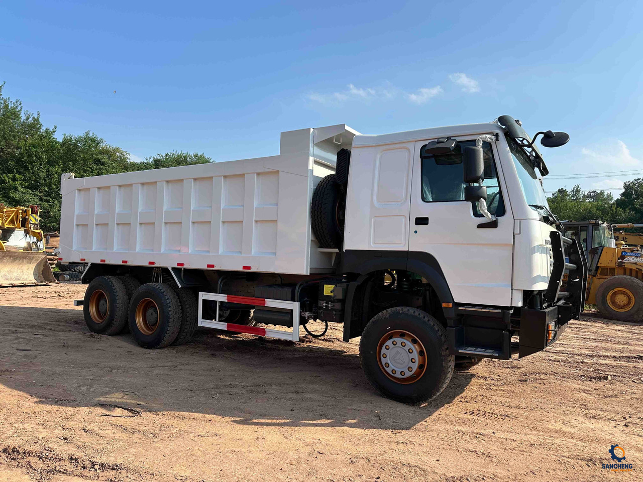 Sinotruk HOWO 400HP With Bumper 6X4 - Tipper: picture 4 Sinotruk HOWO 400HP With Bumper 6X4 - Tipper: picture 4