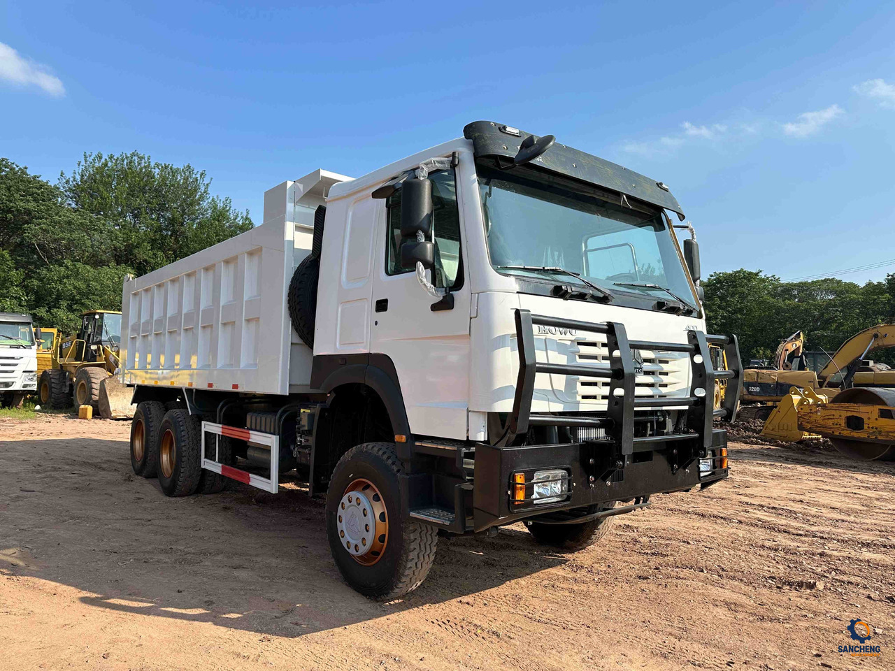 Sinotruk HOWO 400HP With Bumper 6X4 - Tipper: picture 1 Sinotruk HOWO 400HP With Bumper 6X4 - Tipper: picture 1