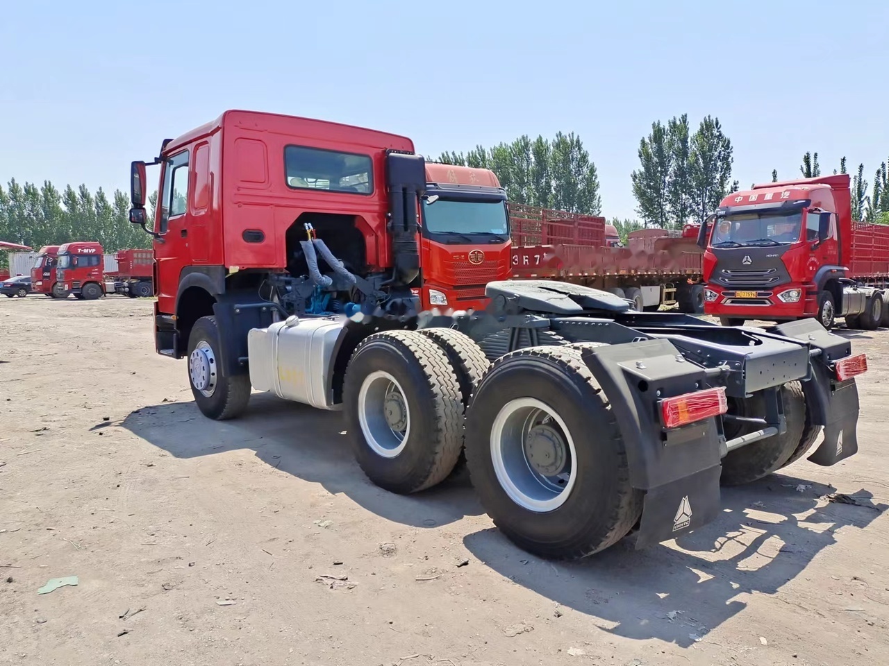 SINOTRUK Howo tractor unit 420 - Tractor truck: picture 2 SINOTRUK Howo tractor unit 420 - Tractor truck: picture 2