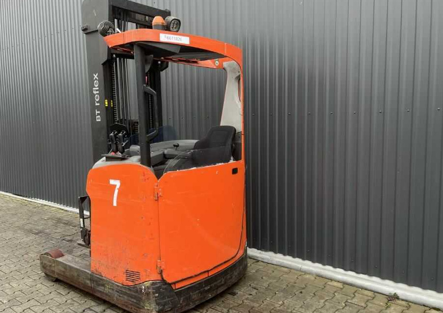 BT RRE140H - Reach truck: picture 3 BT RRE140H - Reach truck: picture 3