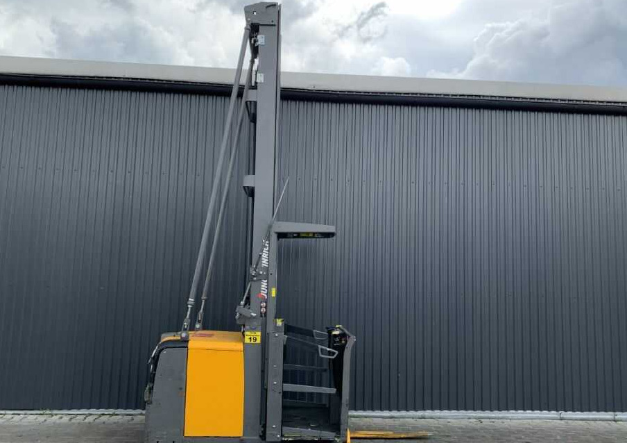 Jungheinrich EKS312 - Order picker: picture 2 Jungheinrich EKS312 - Order picker: picture 2