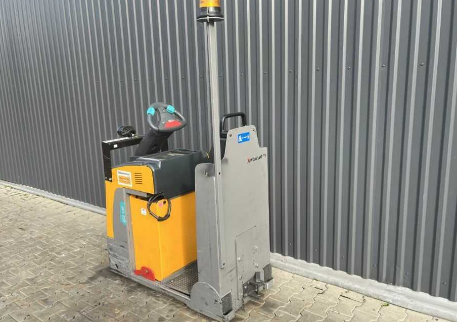 Jungheinrich EZS130 - Tow tractor: picture 3 Jungheinrich EZS130 - Tow tractor: picture 3