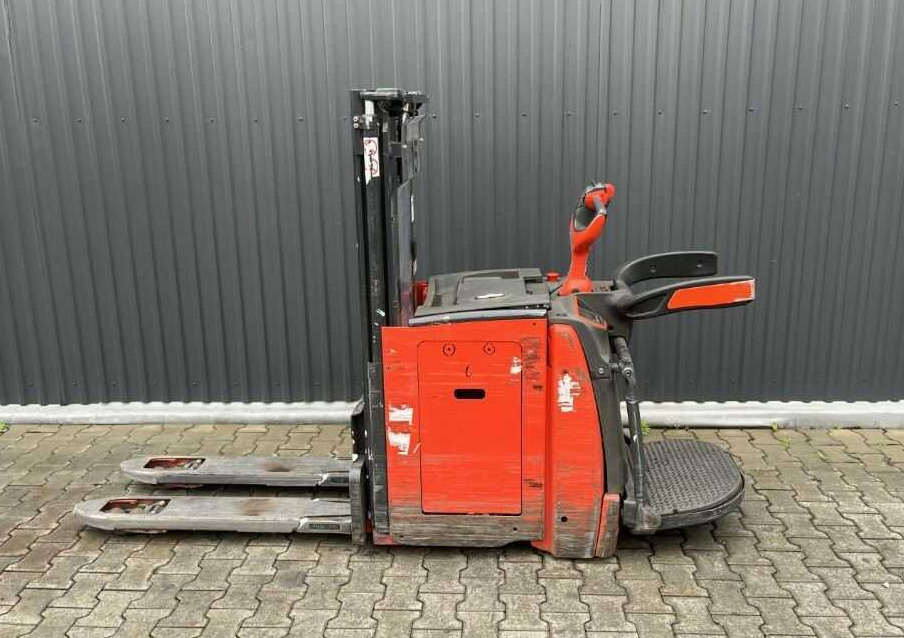 Linde D10AP - Stacker: picture 2 Linde D10AP - Stacker: picture 2