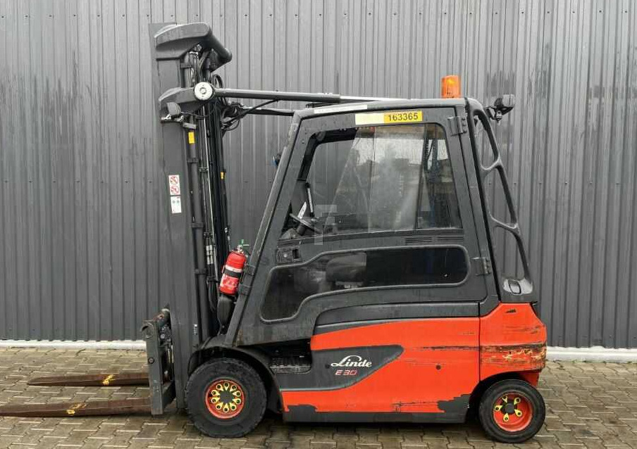 Linde E30-01 - Electric forklift: picture 2 Linde E30-01 - Electric forklift: picture 2