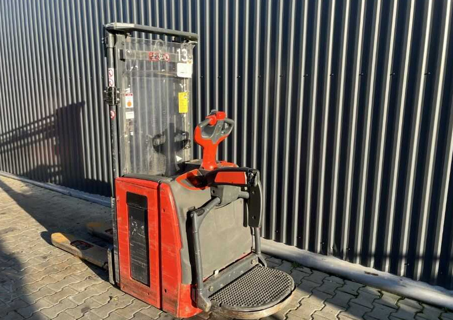 Linde L14AP - Stacker: picture 3 Linde L14AP - Stacker: picture 3