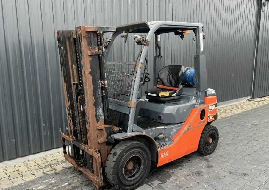 Toyota 8FGF20 - LPG forklift: picture 1 Toyota 8FGF20 - LPG forklift: picture 1