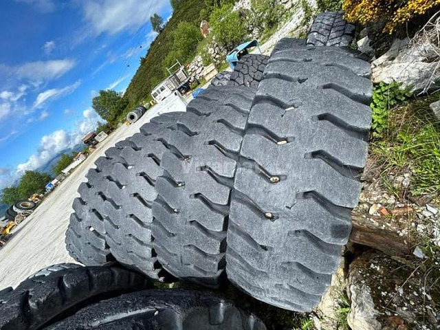 Bridgestone 30.00R51 - Wheels and tires: picture 3 Bridgestone 30.00R51 - Wheels and tires: picture 3