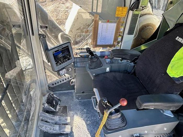 Liebherr R9100 - Crawler excavator: picture 5 Liebherr R9100 - Crawler excavator: picture 5