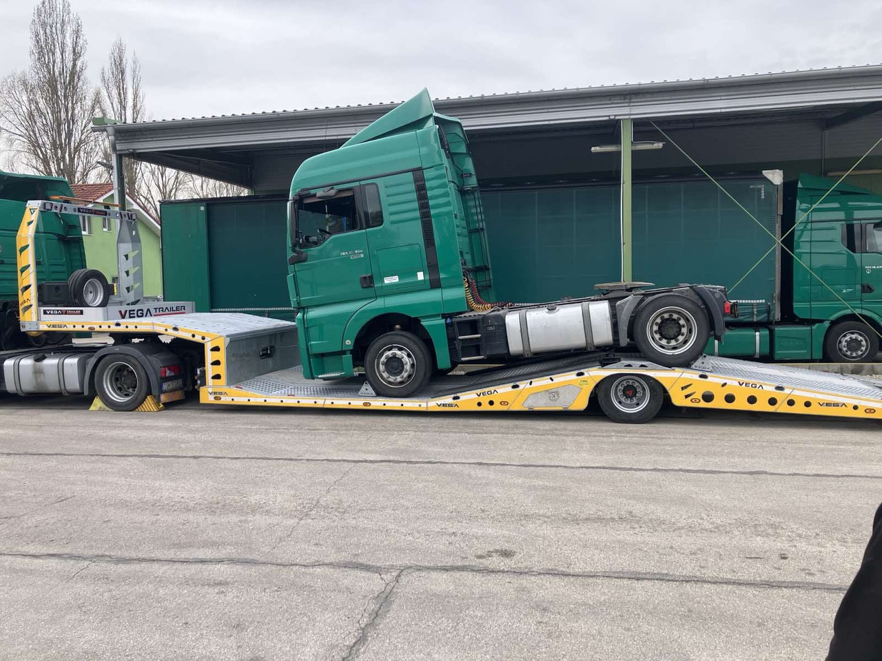 1 AXLE ARLA TRUCK CARRIER - Autotransporter semi-trailer: picture 2 1 AXLE ARLA TRUCK CARRIER - Autotransporter semi-trailer: picture 2