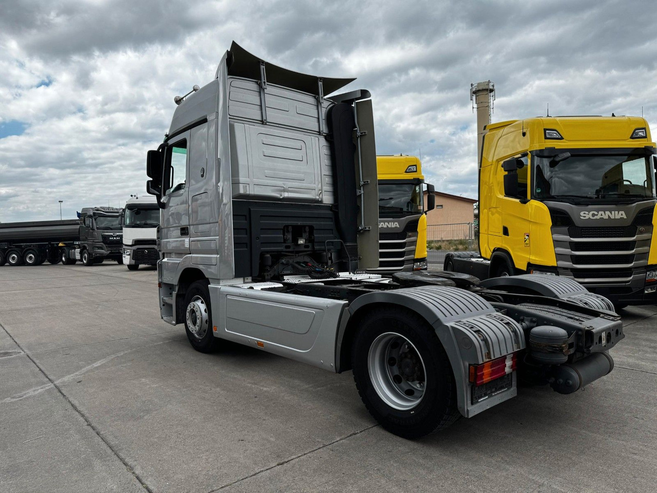 Mercedes-Benz ACTROS 1844 * AUTOMATIK * TOP * NEUE REIFEN - Tractor truck: picture 5 Mercedes-Benz ACTROS 1844 * AUTOMATIK * TOP * NEUE REIFEN - Tractor truck: picture 5