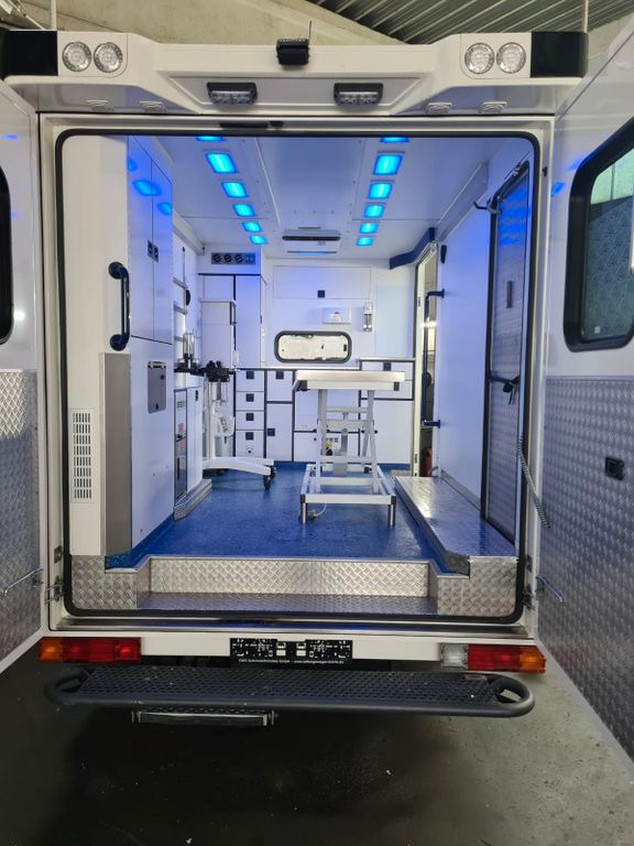 Ambulance Mercedes-Benz Sprinter 519   Tierarzt  Garantie: picture 10