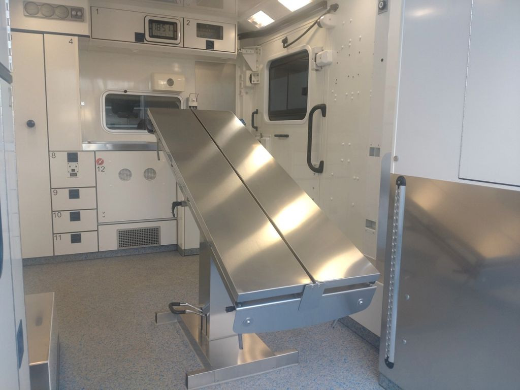 Ambulance Mercedes-Benz Sprinter 519   Tierarzt  Garantie: picture 18
