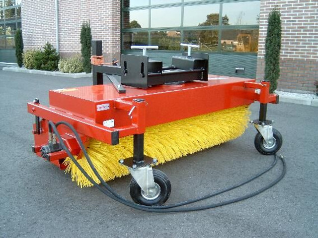 HEFTRUCK/SHOVEL veegmachine - Broom: picture 1 HEFTRUCK/SHOVEL veegmachine - Broom: picture 1
