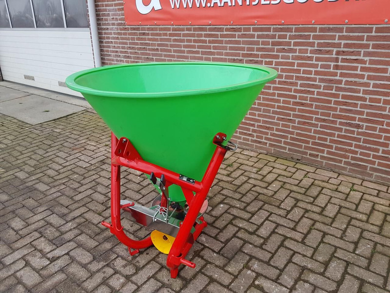 Onbekend PROMAR - Sand/ Salt spreader: picture 2 Onbekend PROMAR - Sand/ Salt spreader: picture 2