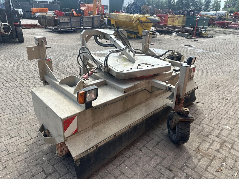 Front bezem - Gebruikt - Broom: picture 5 Front bezem - Gebruikt - Broom: picture 5