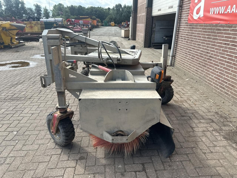 Front bezem - Gebruikt - Broom: picture 4 Front bezem - Gebruikt - Broom: picture 4