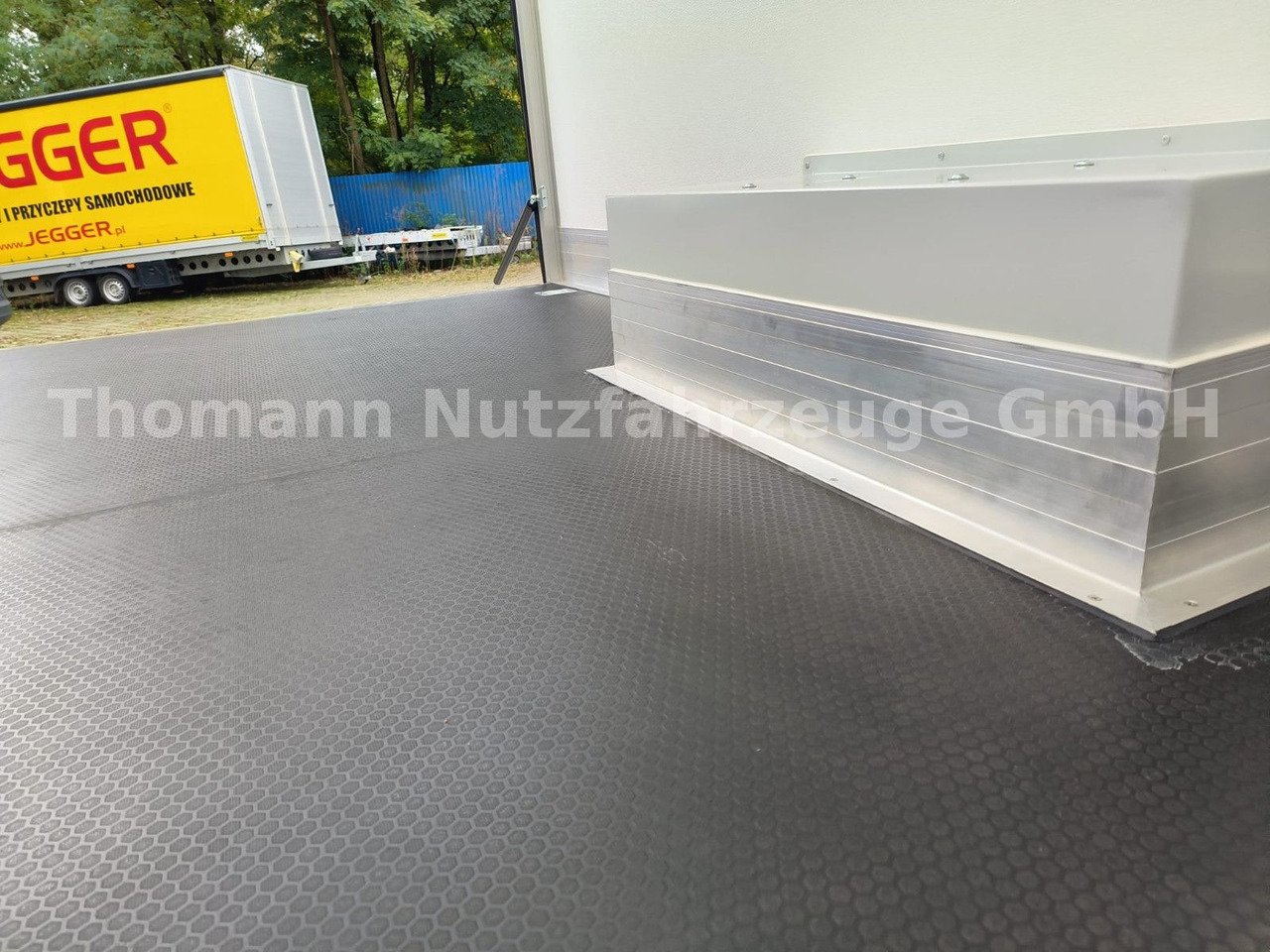 Peugeot Boxer Premium Koffer Extra Tief mit Klappe ! - Closed box van: picture 3 Peugeot Boxer Premium Koffer Extra Tief mit Klappe ! - Closed box van: picture 3