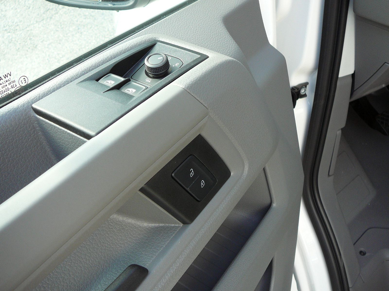 Refrigerated delivery van Volkswagen Crafter 177 PS Kühlkoffer LBW Xarios 300: picture 17 Refrigerated delivery van Volkswagen Crafter 177 PS Kühlkoffer LBW Xarios 300: picture 17