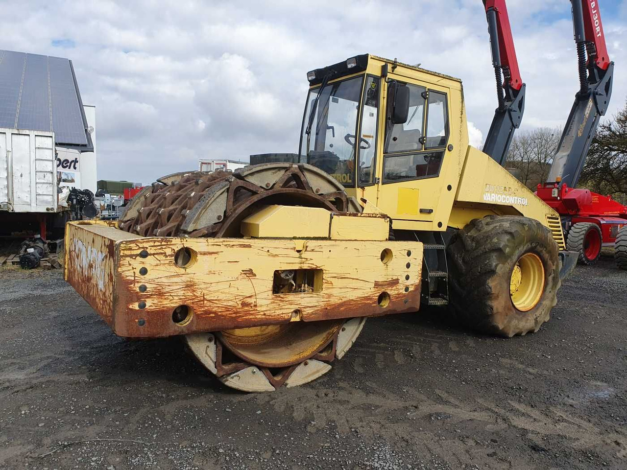 BOMAG BW 225 D-3 / 2001 / nur 3.824h! / Variocontrol - Compactor: picture 1 BOMAG BW 225 D-3 / 2001 / nur 3.824h! / Variocontrol - Compactor: picture 1