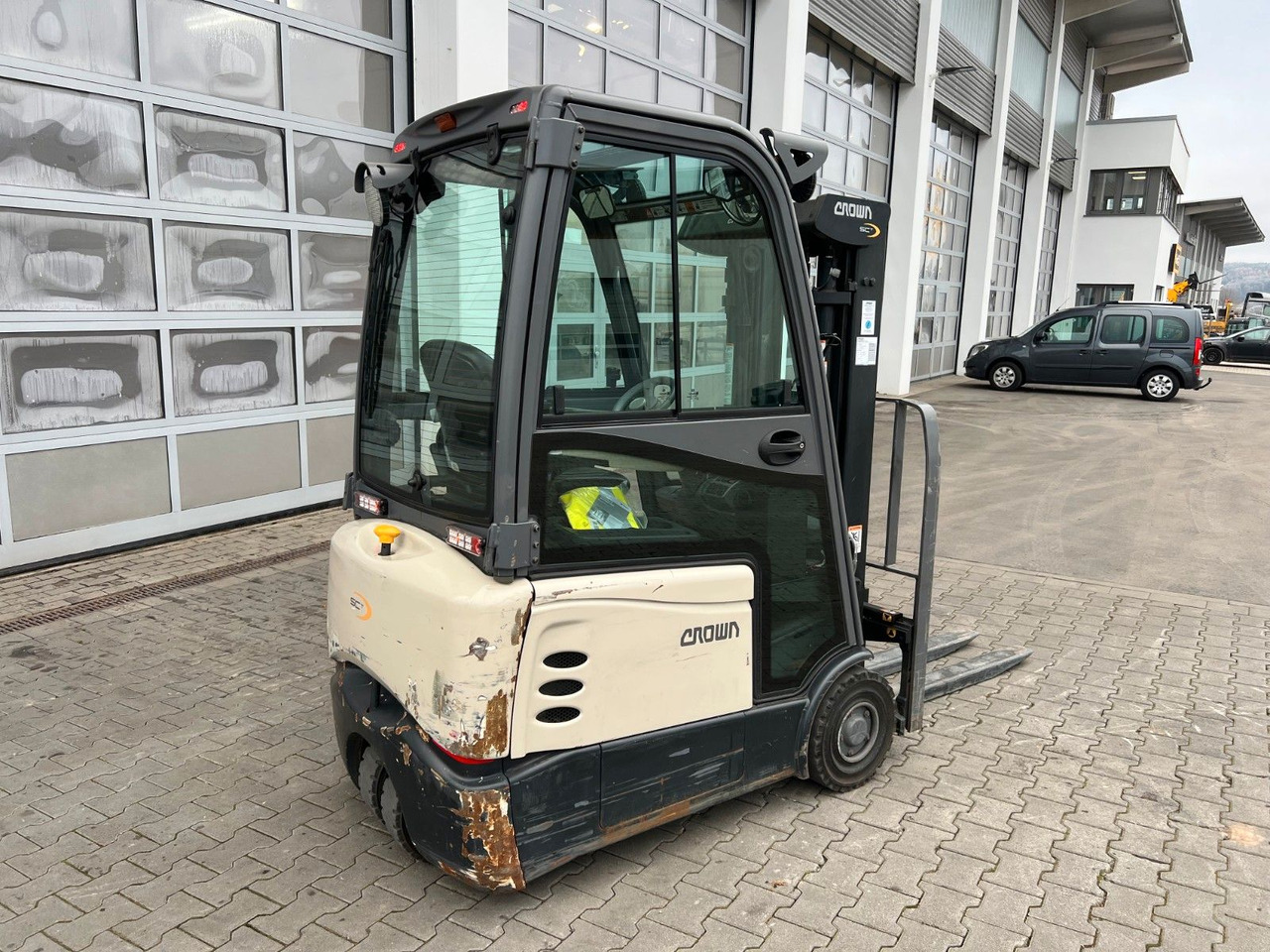 Crown SCT6020-1.3 /Triplex: 4.30m / SS / 2.090h! - Electric forklift: picture 4 Crown SCT6020-1.3 /Triplex: 4.30m / SS / 2.090h! - Electric forklift: picture 4