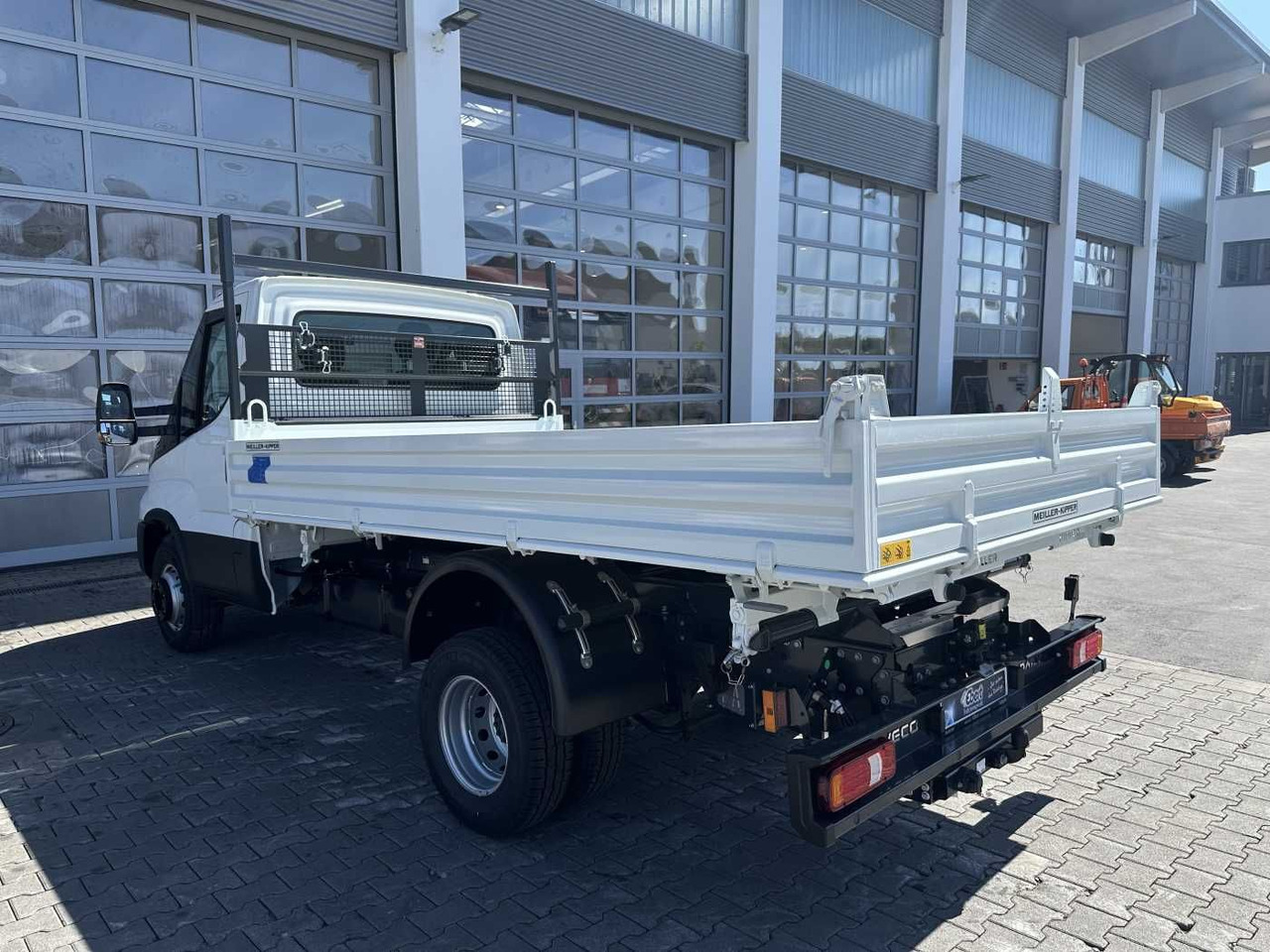 Tipper van Iveco Daily 60C18H Kipper *R3.450mm*Kamera*2xAHK*: picture 8 Tipper van Iveco Daily 60C18H Kipper *R3.450mm*Kamera*2xAHK*: picture 8