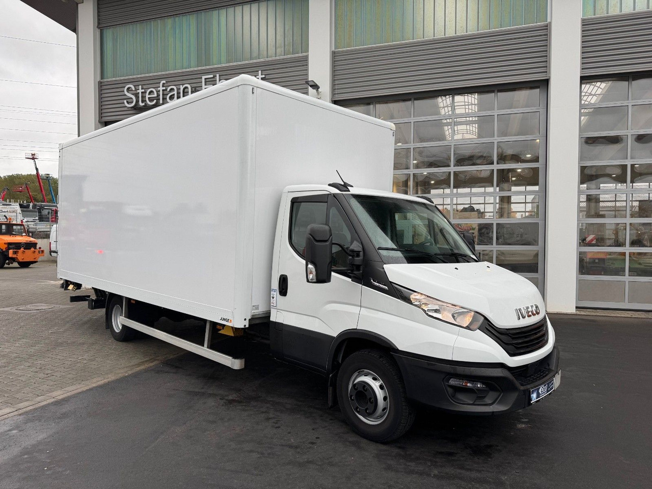 Iveco Daily 70C18 A8 *Koffer*LBW*Automatik* - Closed box van: picture 1 Iveco Daily 70C18 A8 *Koffer*LBW*Automatik* - Closed box van: picture 1