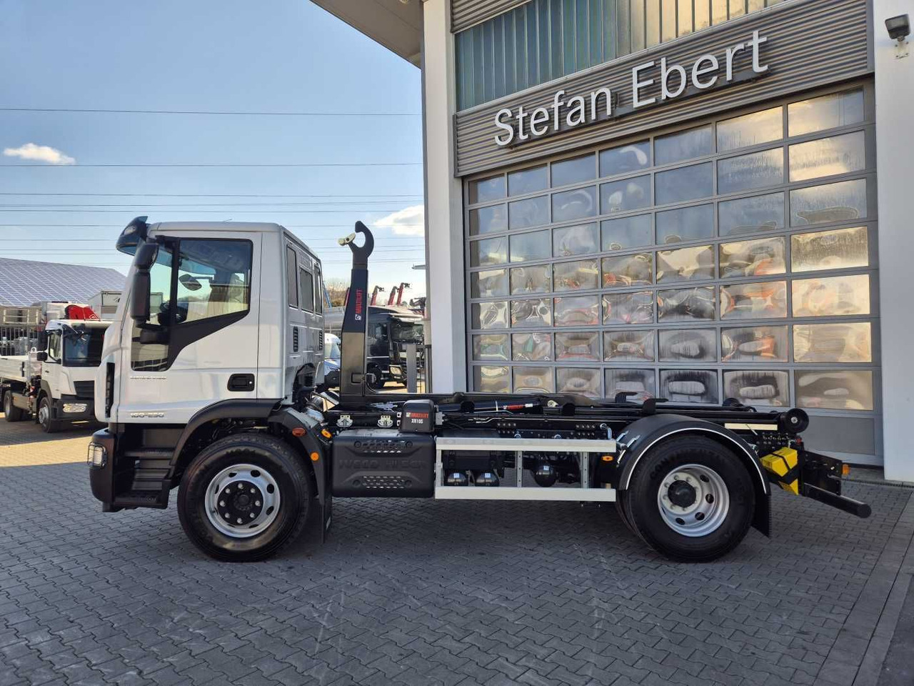 Iveco Eurocargo ML160E25/P HIAB Multilift XR10S4150 - Hook lift truck: picture 5 Iveco Eurocargo ML160E25/P HIAB Multilift XR10S4150 - Hook lift truck: picture 5