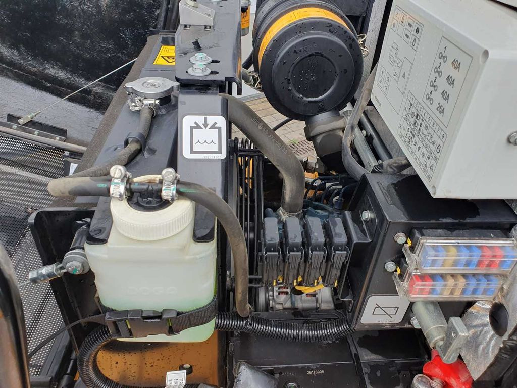 Wheel loader JCB 403 / Schaufel + Gabel / nur 248h! JCB 403 / Schaufel + Gabel / nur 248h!: picture 11 Wheel loader JCB 403 / Schaufel + Gabel / nur 248h! JCB 403 / Schaufel + Gabel / nur 248h!: picture 11