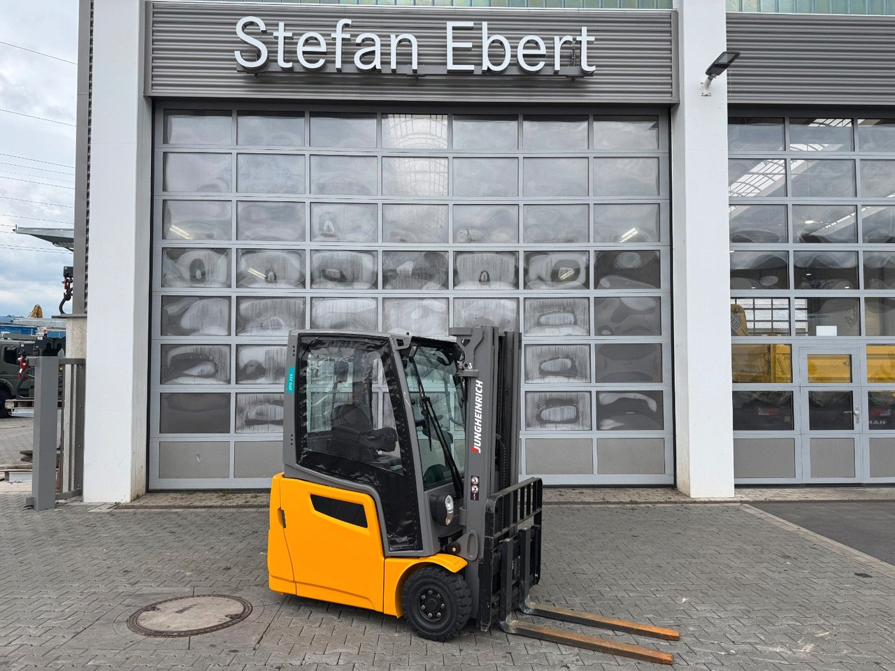 Jungheinrich EFG 215 / Triplex: 4.25m! / SS / 4.168h / 2024 - Electric forklift: picture 1 Jungheinrich EFG 215 / Triplex: 4.25m! / SS / 4.168h / 2024 - Electric forklift: picture 1