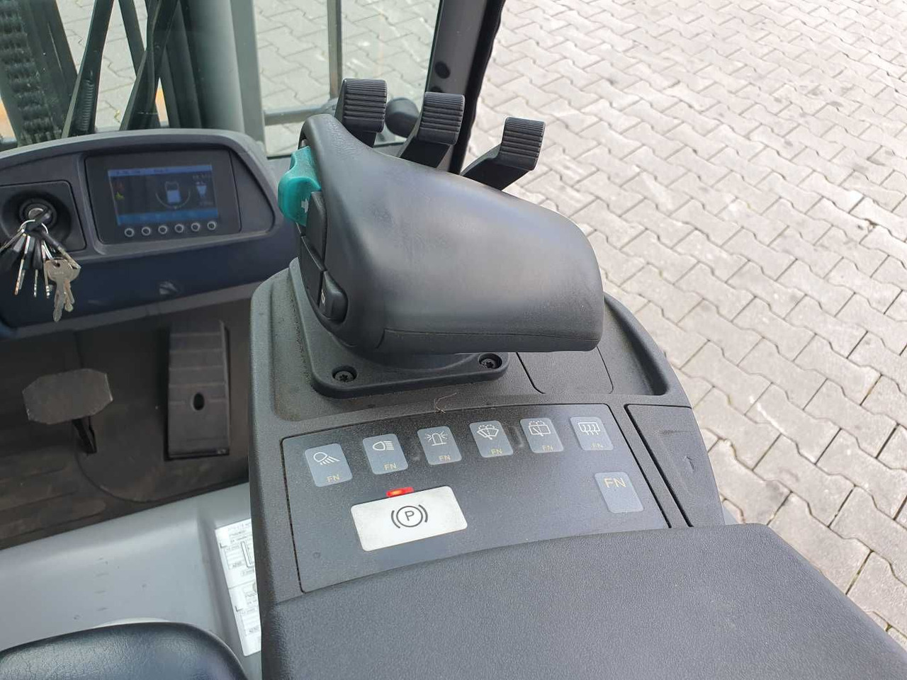 Electric forklift Jungheinrich EFG 215 / Triplex: 4.25m! / SS / nur 1.368h!: picture 13 Electric forklift Jungheinrich EFG 215 / Triplex: 4.25m! / SS / nur 1.368h!: picture 13