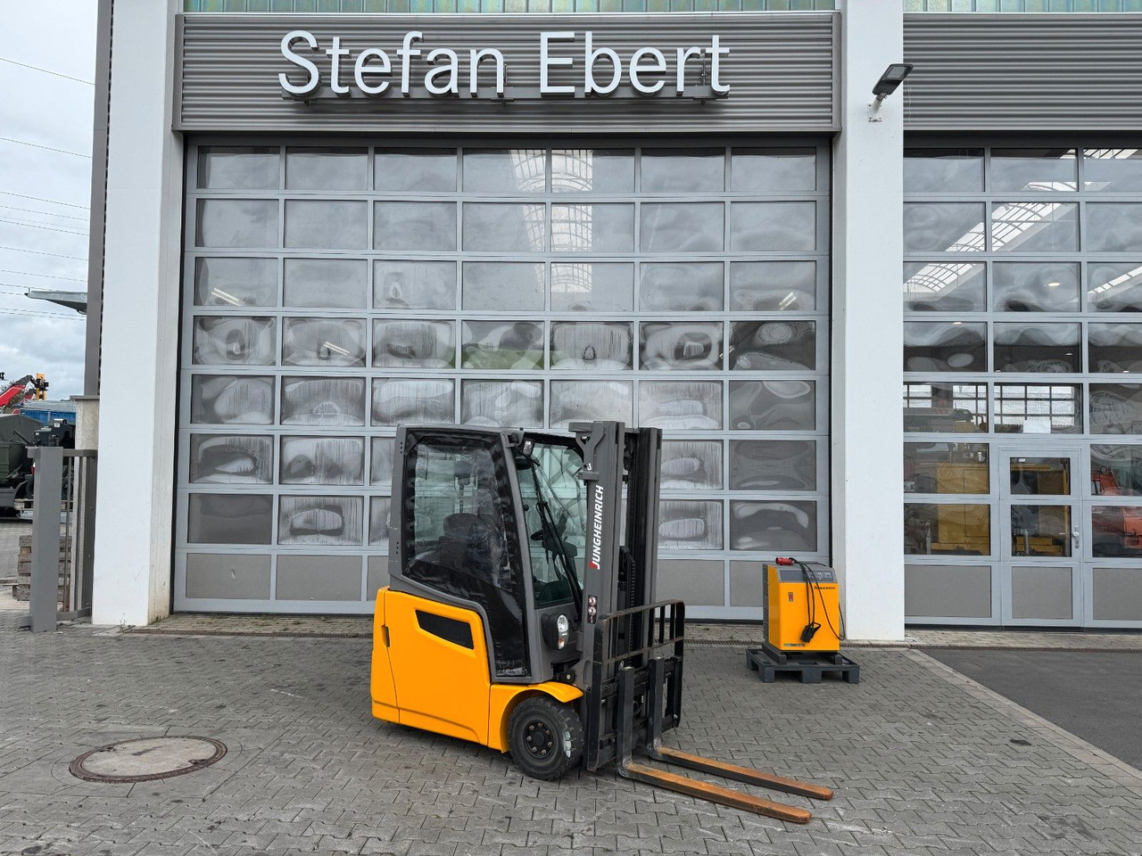 Jungheinrich EFG 215 / Triplex: 4.25m! / SS / nur 3.298h! - Electric forklift: picture 1 Jungheinrich EFG 215 / Triplex: 4.25m! / SS / nur 3.298h! - Electric forklift: picture 1