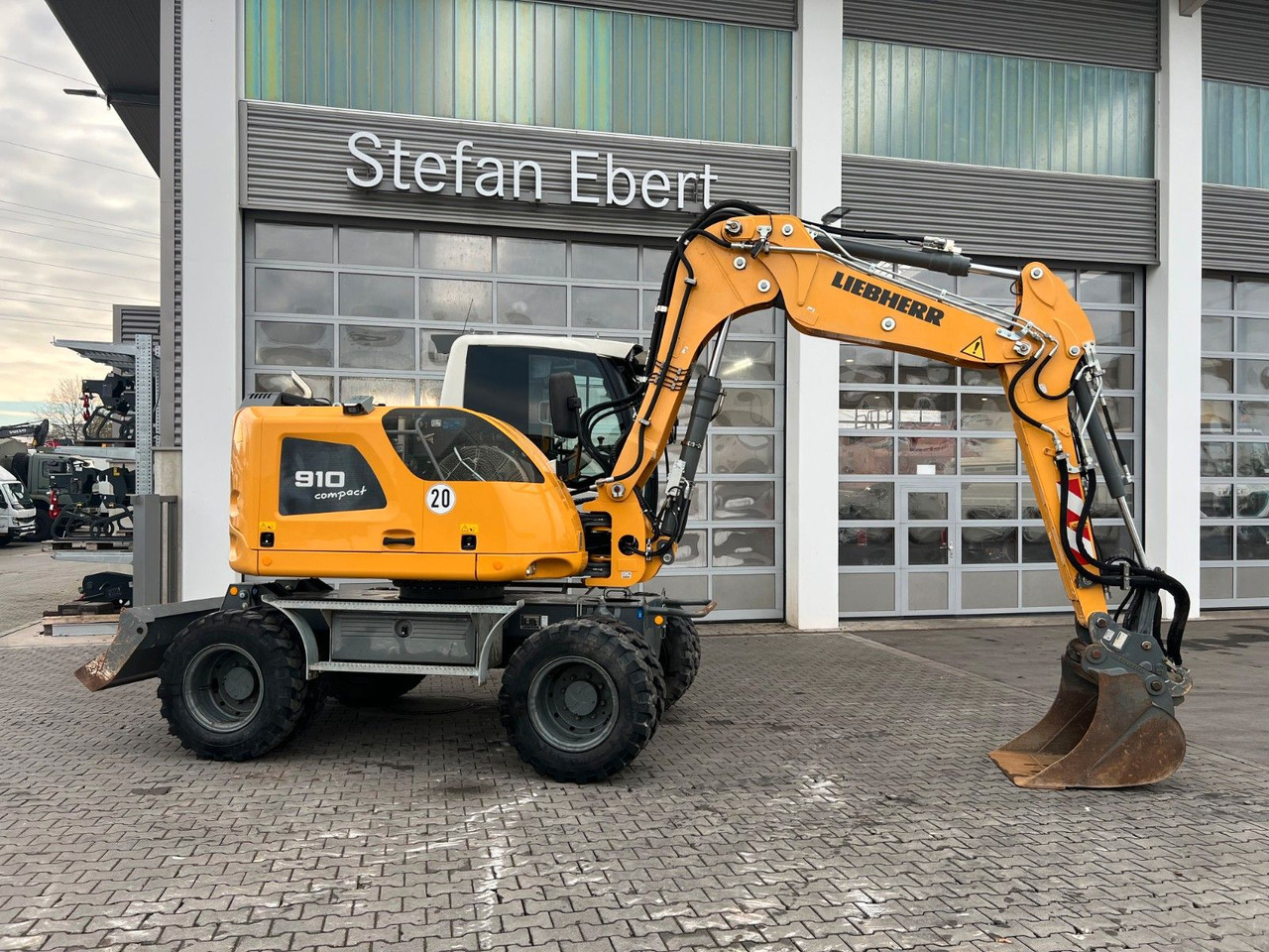 Liebherr A 910 C Litronic / 2.381h / SW33 - Wheel excavator: picture 1 Liebherr A 910 C Litronic / 2.381h / SW33 - Wheel excavator: picture 1