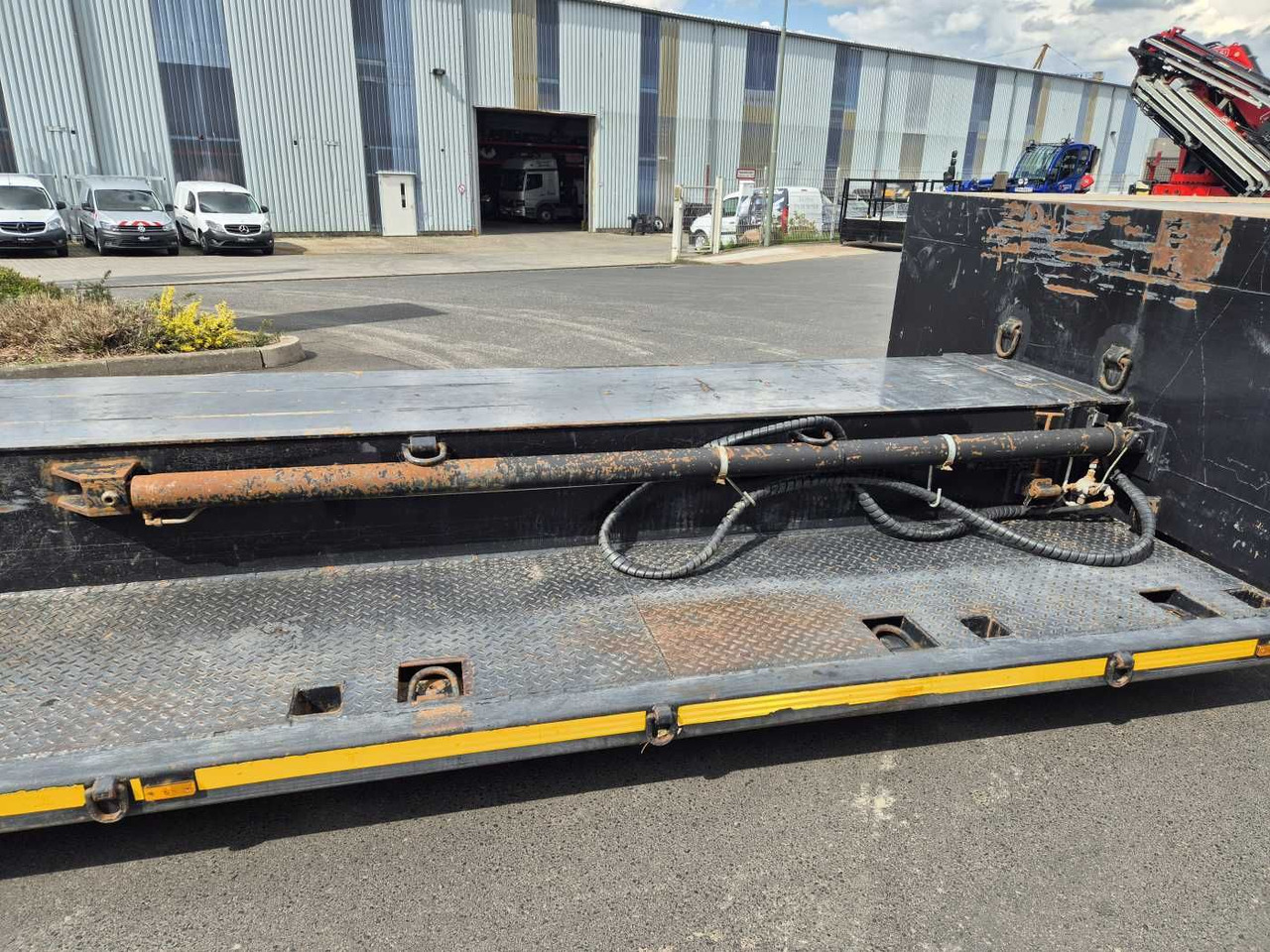 Low loader semi-trailer LinTrailers S2A 14 LSDN Teleskopierbar BPW-Achsen 57.000km: picture 11