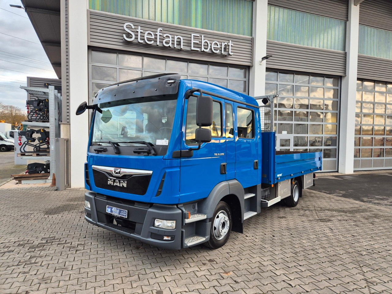 MAN TGL 8.220 4x2 BL Doka 7 Sitze AHK Klima Standh. - Open body delivery van, Combi van: picture 3 MAN TGL 8.220 4x2 BL Doka 7 Sitze AHK Klima Standh. - Open body delivery van, Combi van: picture 3