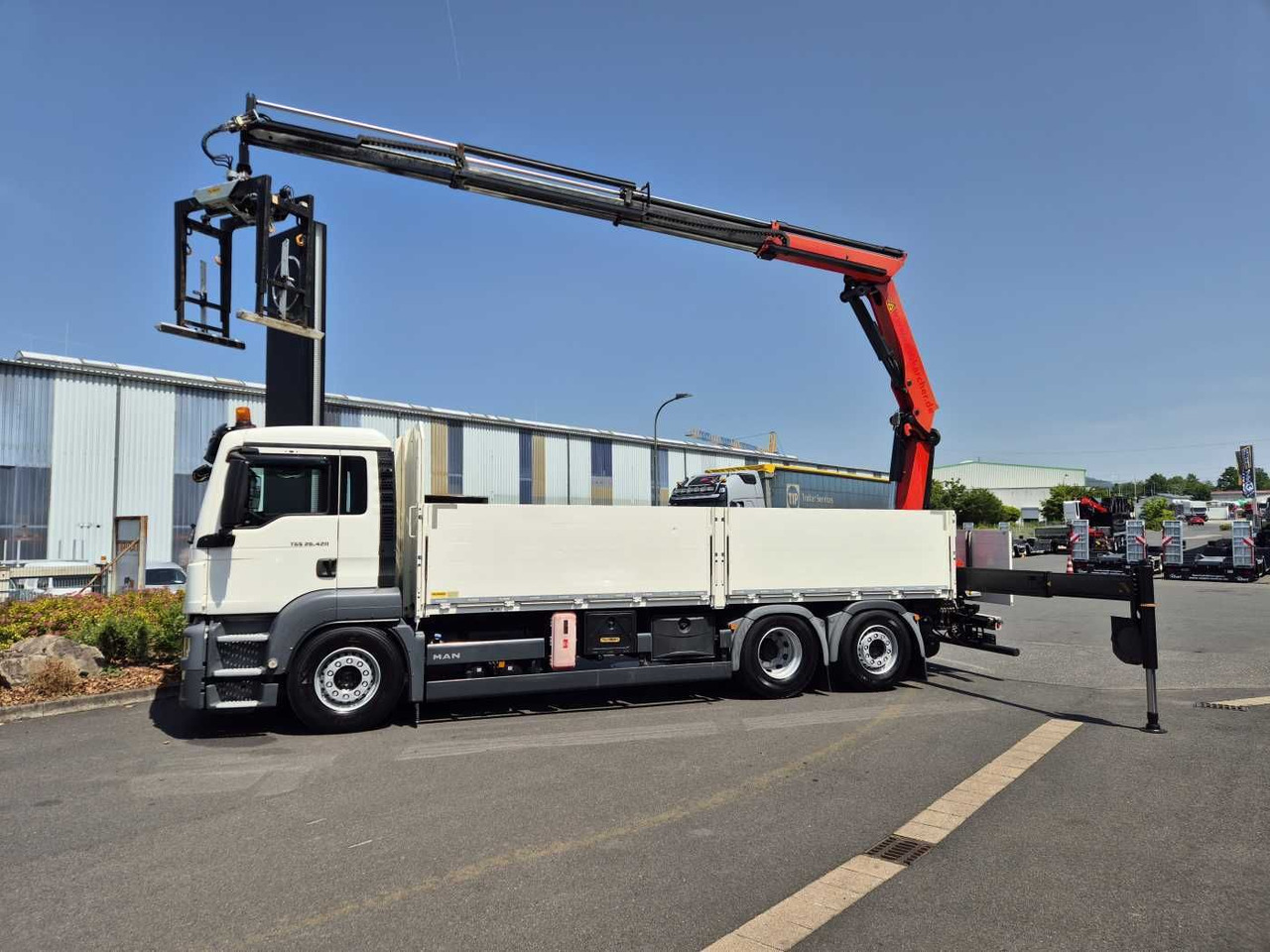 MAN TGS 26.420 6x2-4 LL Palfinger PK 22002-EH B Funk - Dropside/ Flatbed truck: picture 4 MAN TGS 26.420 6x2-4 LL Palfinger PK 22002-EH B Funk - Dropside/ Flatbed truck: picture 4