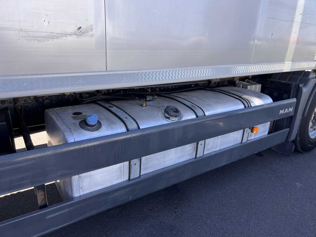 Refrigerator truck MAN TGS 26.440 6x2 BL LBW 2.000kg Carrier Supra 850: picture 11