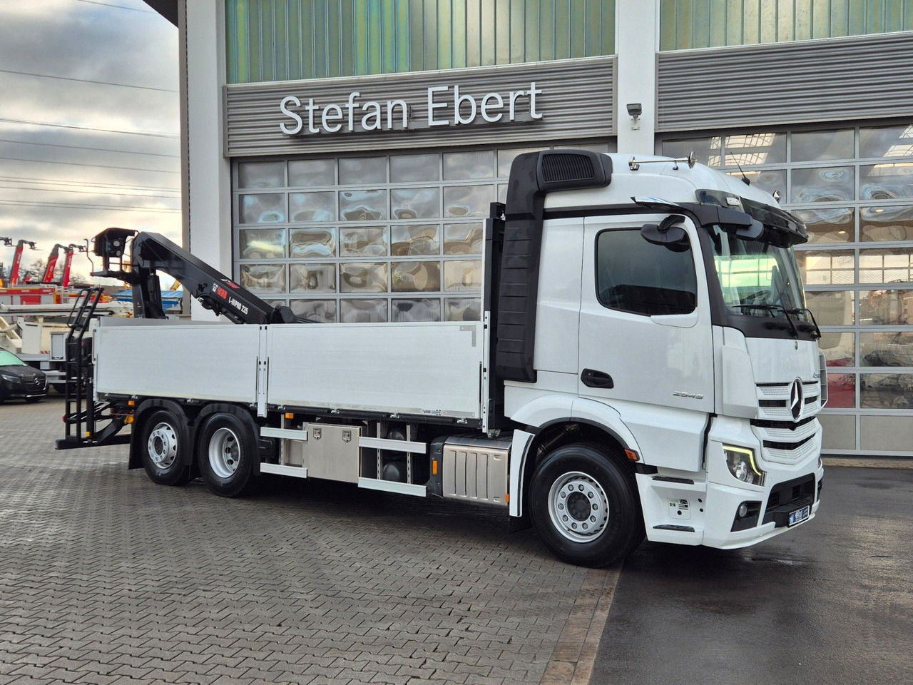 Mercedes-Benz Actros 2545 L 6x2 Hiab L-HIPRO 235 DLS-3 - Dropside/ Flatbed truck, Crane truck: picture 4 Mercedes-Benz Actros 2545 L 6x2 Hiab L-HIPRO 235 DLS-3 - Dropside/ Flatbed truck, Crane truck: picture 4