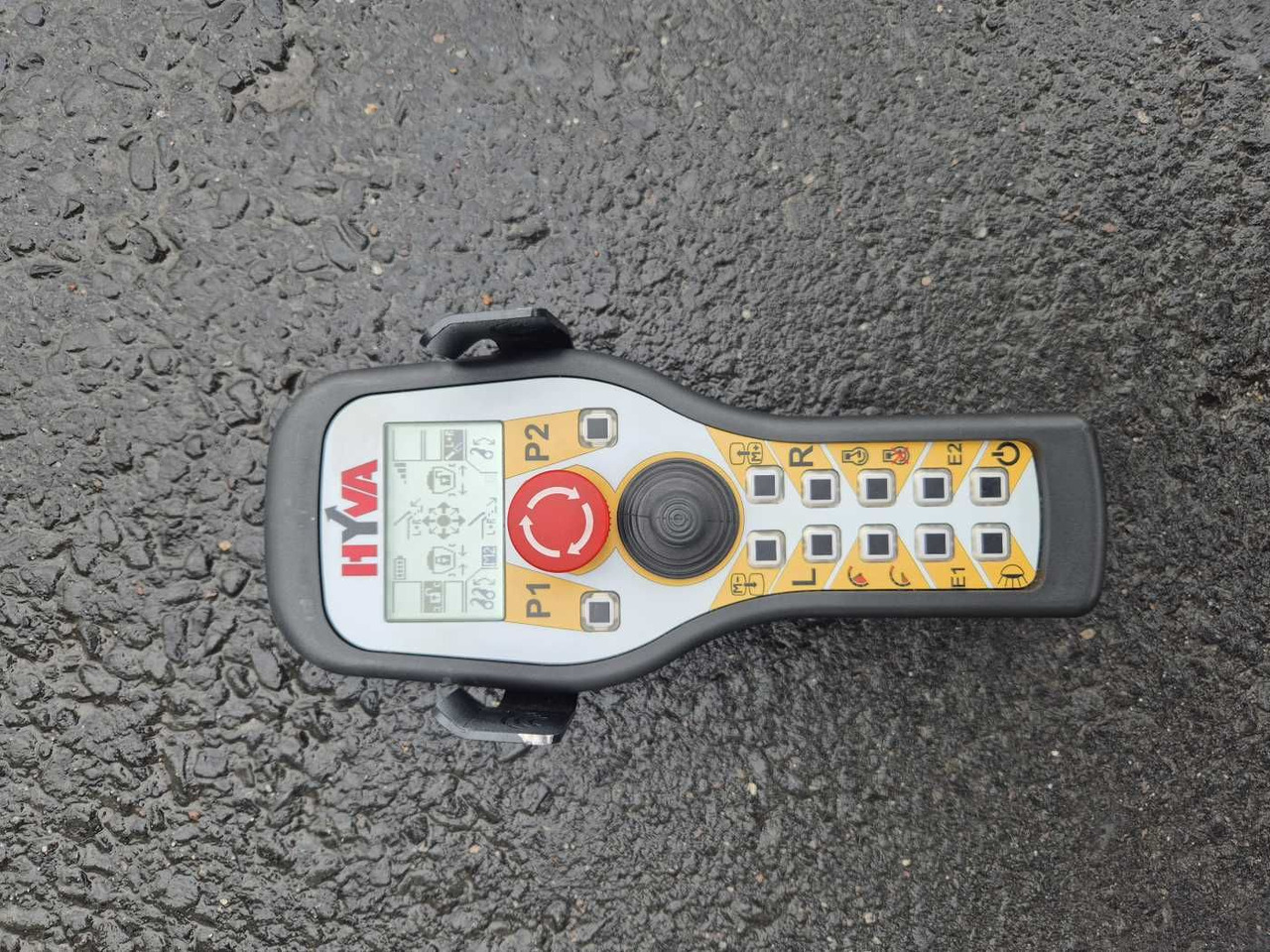 Tipper Mercedes-Benz Arocs 2543 L 6x2/4 Hiab TS 2018 TAZ Funk: picture 11 Tipper Mercedes-Benz Arocs 2543 L 6x2/4 Hiab TS 2018 TAZ Funk: picture 11