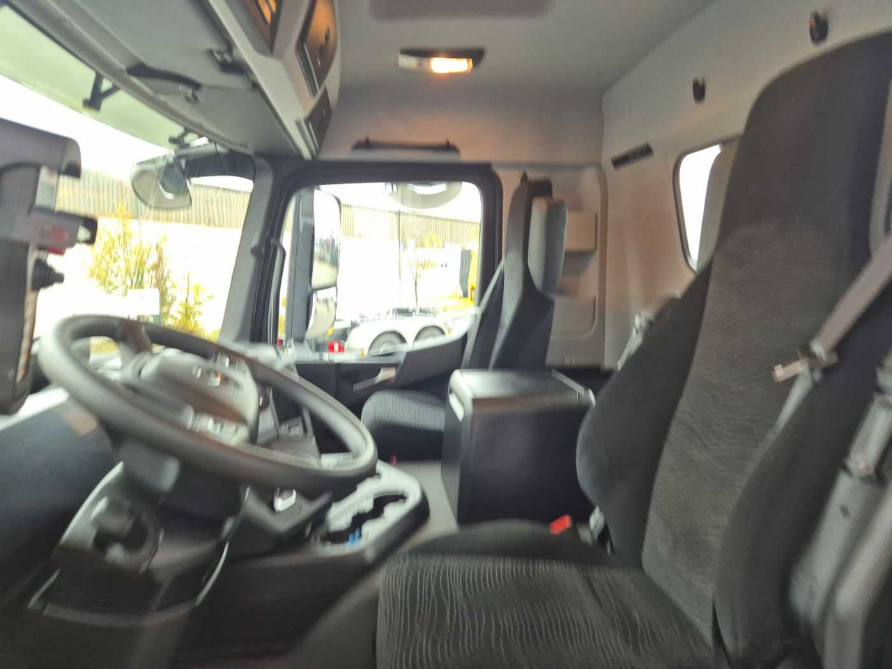 Tipper Mercedes-Benz Arocs 2543 L 6x2/4 Hiab TS 2018 TAZ Funk: picture 12 Tipper Mercedes-Benz Arocs 2543 L 6x2/4 Hiab TS 2018 TAZ Funk: picture 12