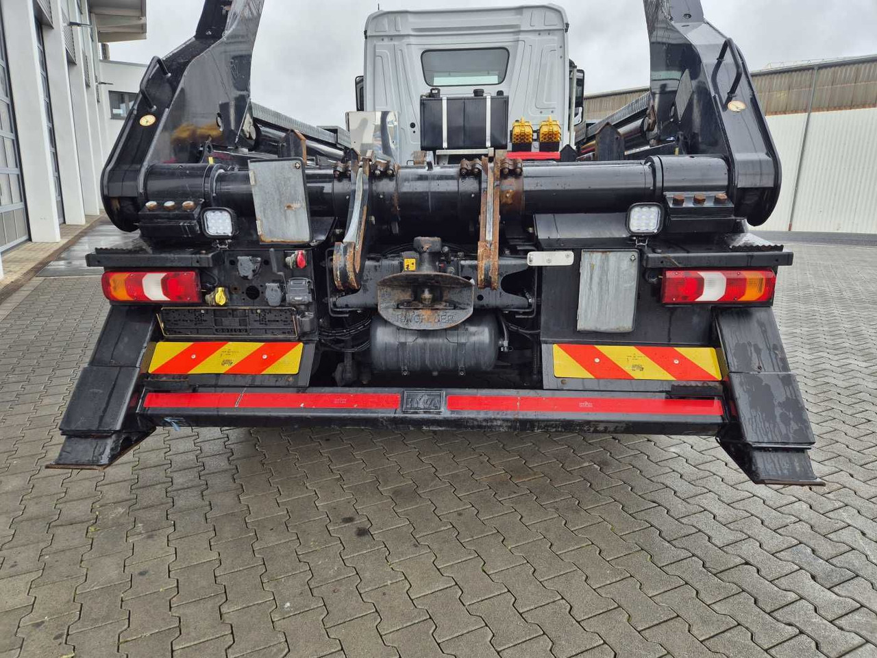 Tipper Mercedes-Benz Arocs 2543 L 6x2/4 Hiab TS 2018 TAZ Funk: picture 7 Tipper Mercedes-Benz Arocs 2543 L 6x2/4 Hiab TS 2018 TAZ Funk: picture 7