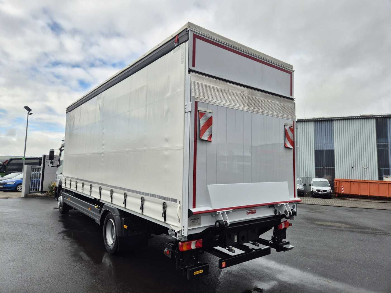 Mercedes-Benz Atego 1527 L L-Haus LBW Palfinger 1.500kg 2 Bett - Curtain side truck: picture 5 Mercedes-Benz Atego 1527 L L-Haus LBW Palfinger 1.500kg 2 Bett - Curtain side truck: picture 5
