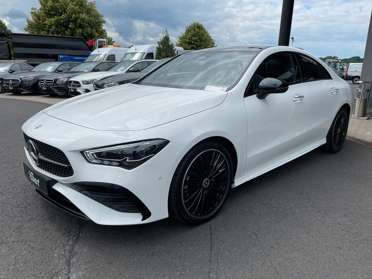 Mercedes-Benz CLA 200 AMG Pano+R-Kamera+19"+TOTW+DISTR+MULITBE - Coupe: picture 2 Mercedes-Benz CLA 200 AMG Pano+R-Kamera+19"+TOTW+DISTR+MULITBE - Coupe: picture 2