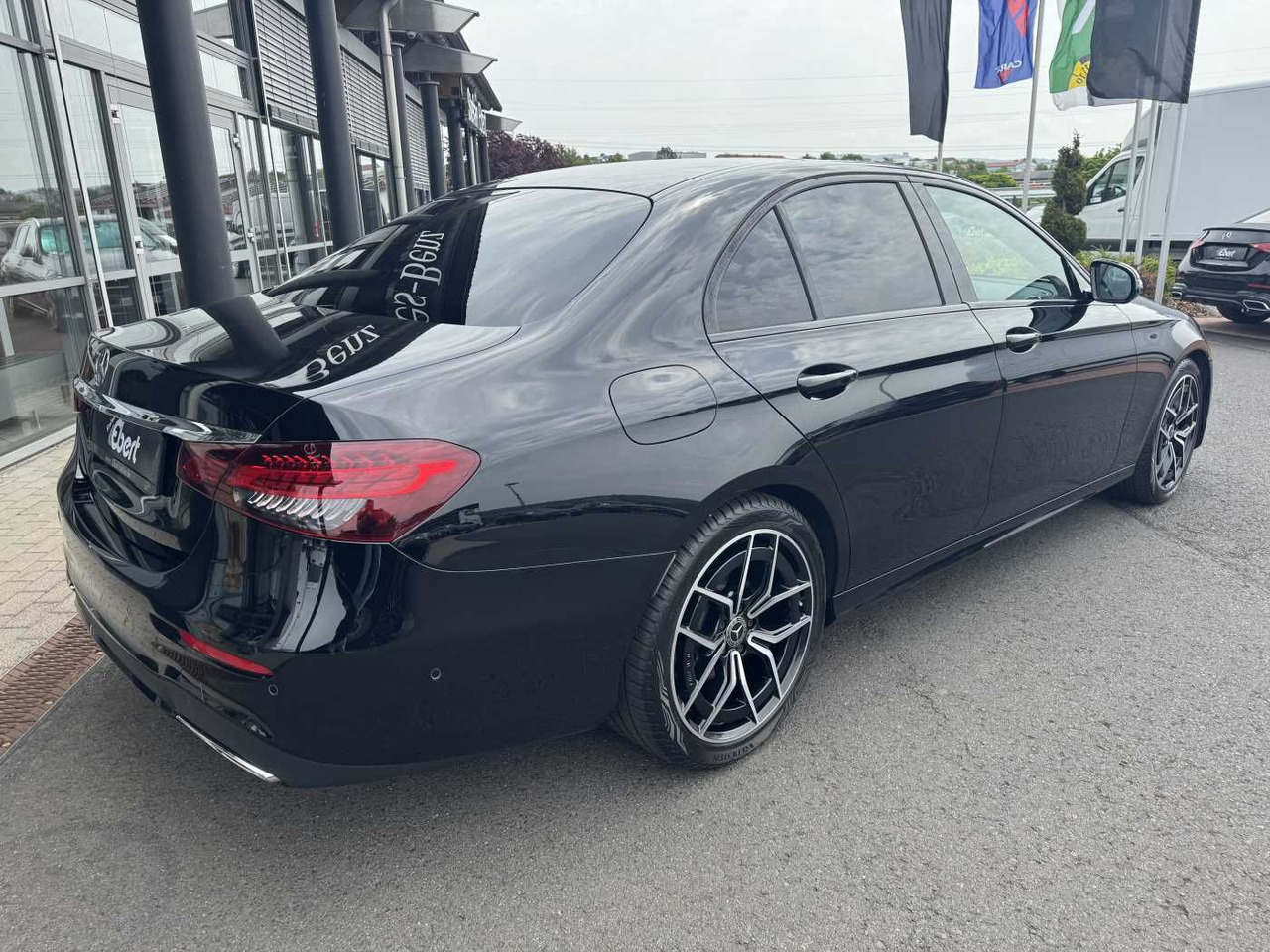 Mercedes-Benz E 220d AMG+Distr+Multibeam+Pano+ Ambiente+Night - Sedan: picture 4 Mercedes-Benz E 220d AMG+Distr+Multibeam+Pano+ Ambiente+Night - Sedan: picture 4
