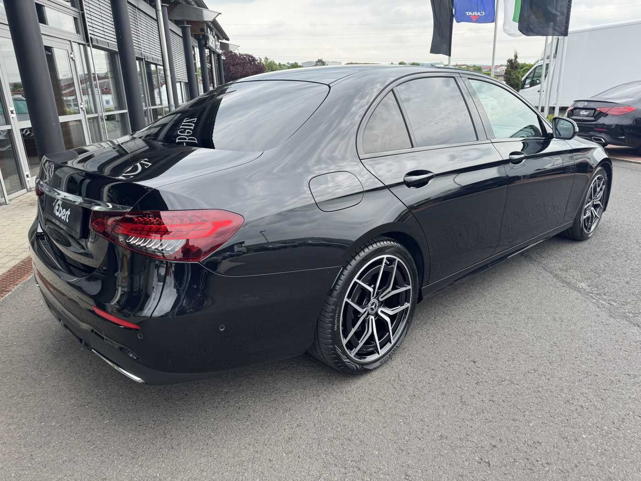 Mercedes-Benz E 220d AMG+Pano+Distr+Multibeam+RFK+Night - Sedan: picture 3 Mercedes-Benz E 220d AMG+Pano+Distr+Multibeam+RFK+Night - Sedan: picture 3